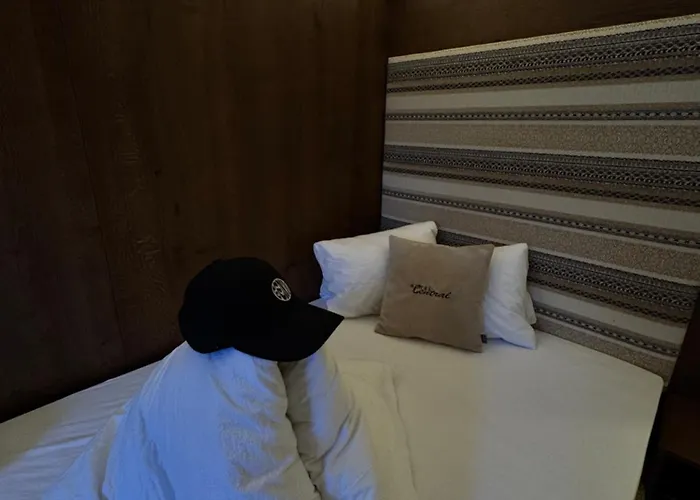 Hotel Central Ισγκλ